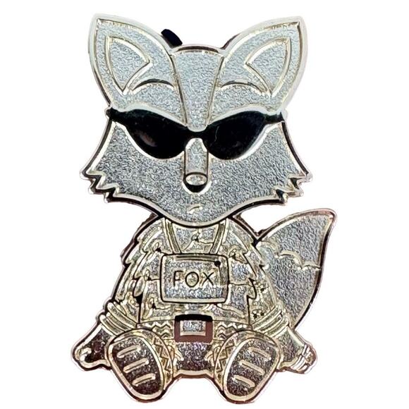 GOLD Flex'n Fox Pin Veefriends Road to Veecon Very Rare /10 Tier 1 Character - Picture 2 of 9